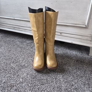 Women's Tan Knee-High Boots